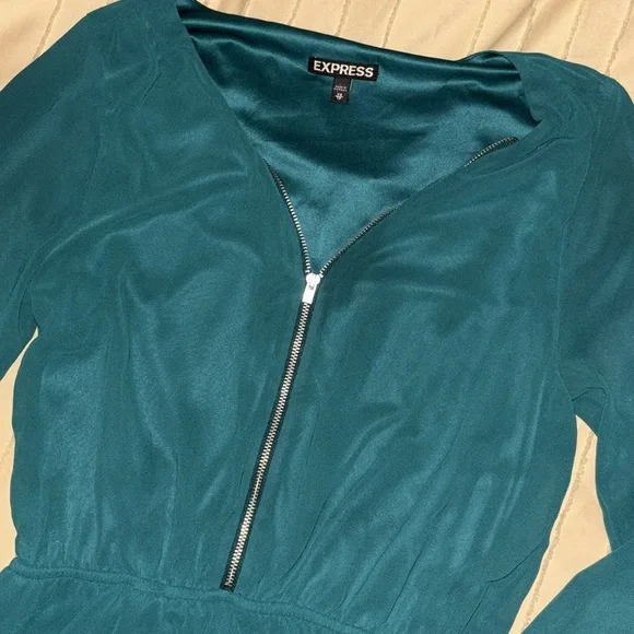 Green long sleeve shorts romper - Picture 3 of 6